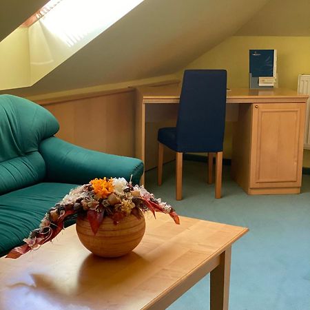 Parkhotel Na Baracke Újtölgyes Kültér fotó