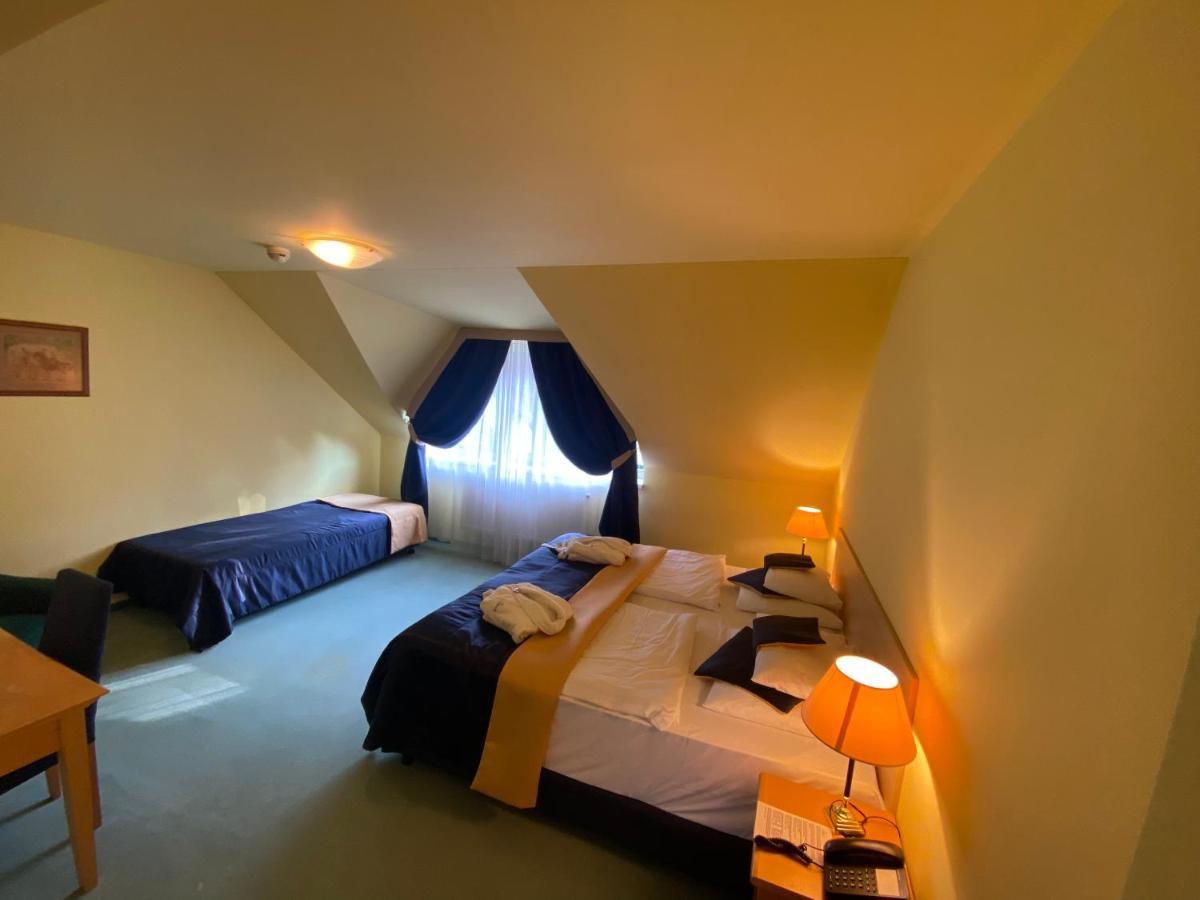 Parkhotel Na Baracke Újtölgyes Kültér fotó