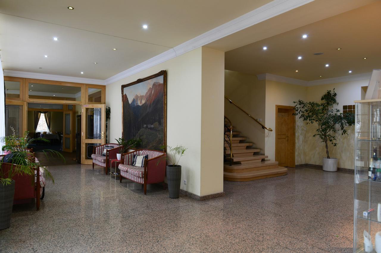 Parkhotel Na Baracke Újtölgyes Kültér fotó